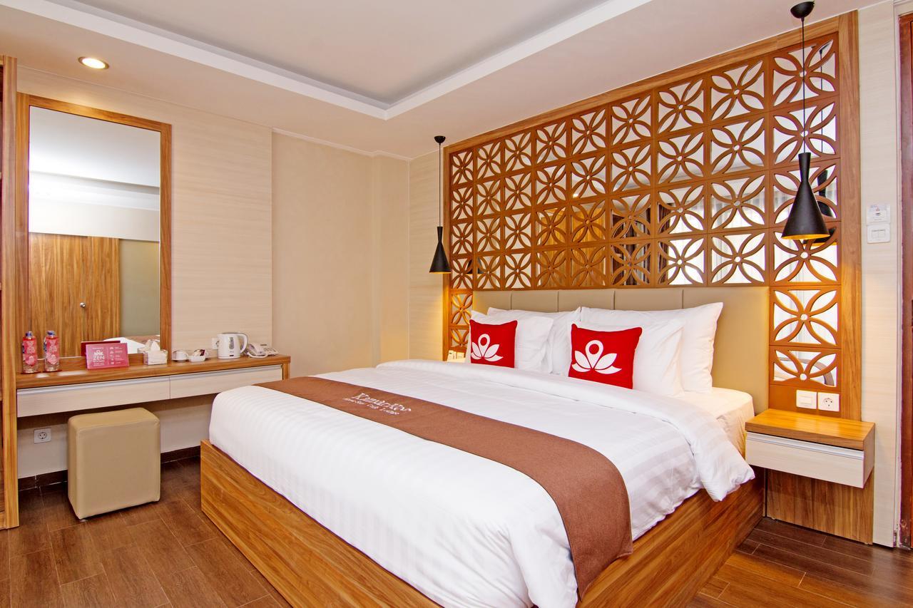 Zen Premium Dewi Saraswati Seminyak (Bali)